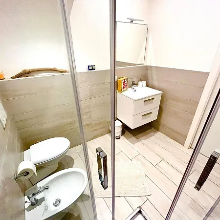 B8 Апартаменти